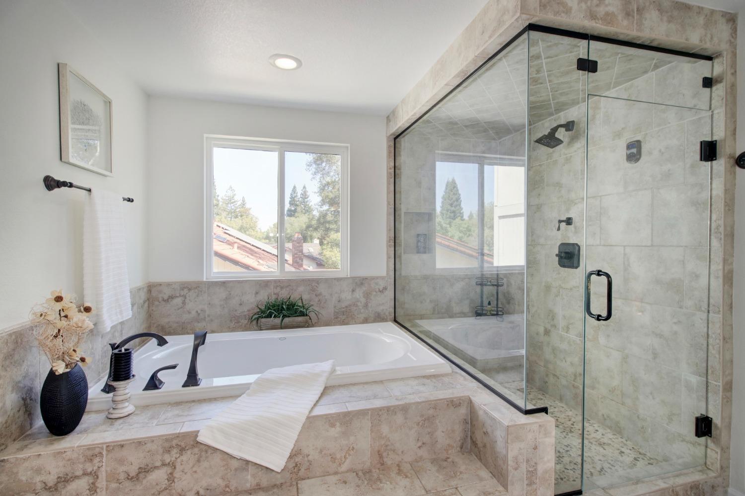 Detail Gallery Image 31 of 82 For 8281 E Hidden Lakes Dr, Granite Bay,  CA 95746 - 5 Beds | 3/1 Baths