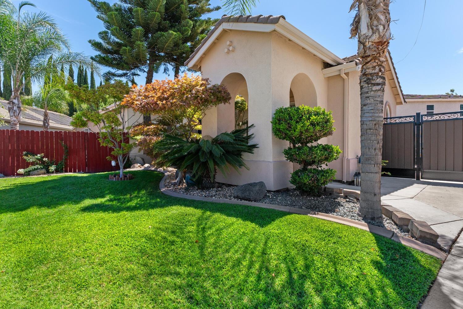 Detail Gallery Image 4 of 51 For 2324 San Marco Ct., Manteca,  CA 95337 - 4 Beds | 3 Baths