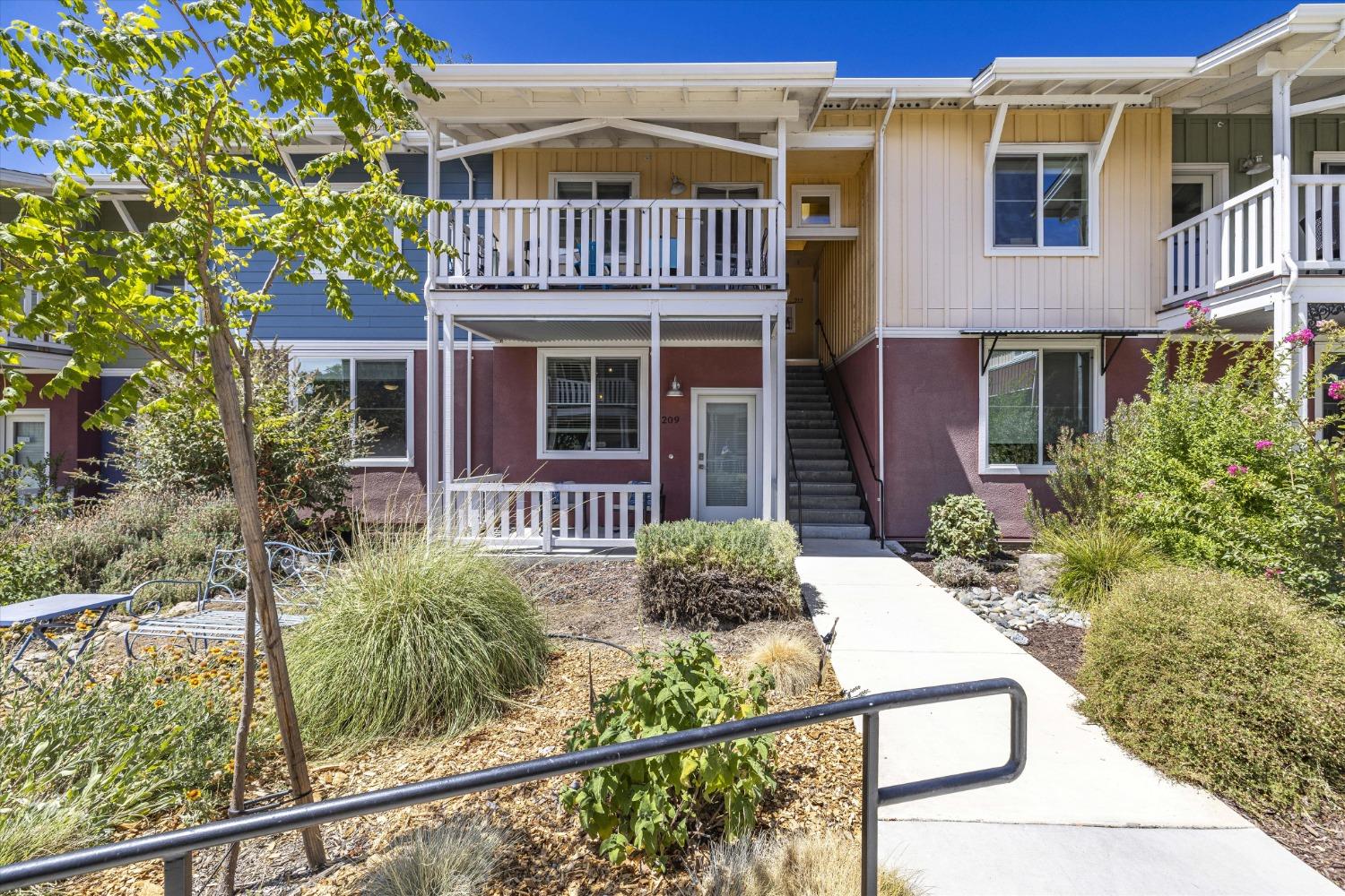 Detail Gallery Image 1 of 1 For 4025 New York Ave #209,  Fair Oaks,  CA 95628 - 2 Beds | 1 Baths