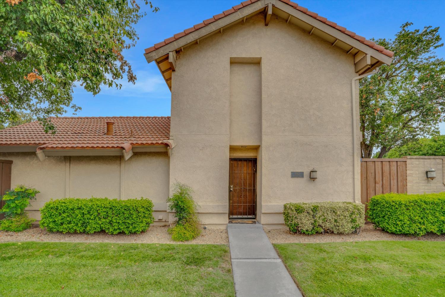 Detail Gallery Image 2 of 23 For 1013 Claremont Ct, Modesto,  CA 95356 - 2 Beds | 2/1 Baths