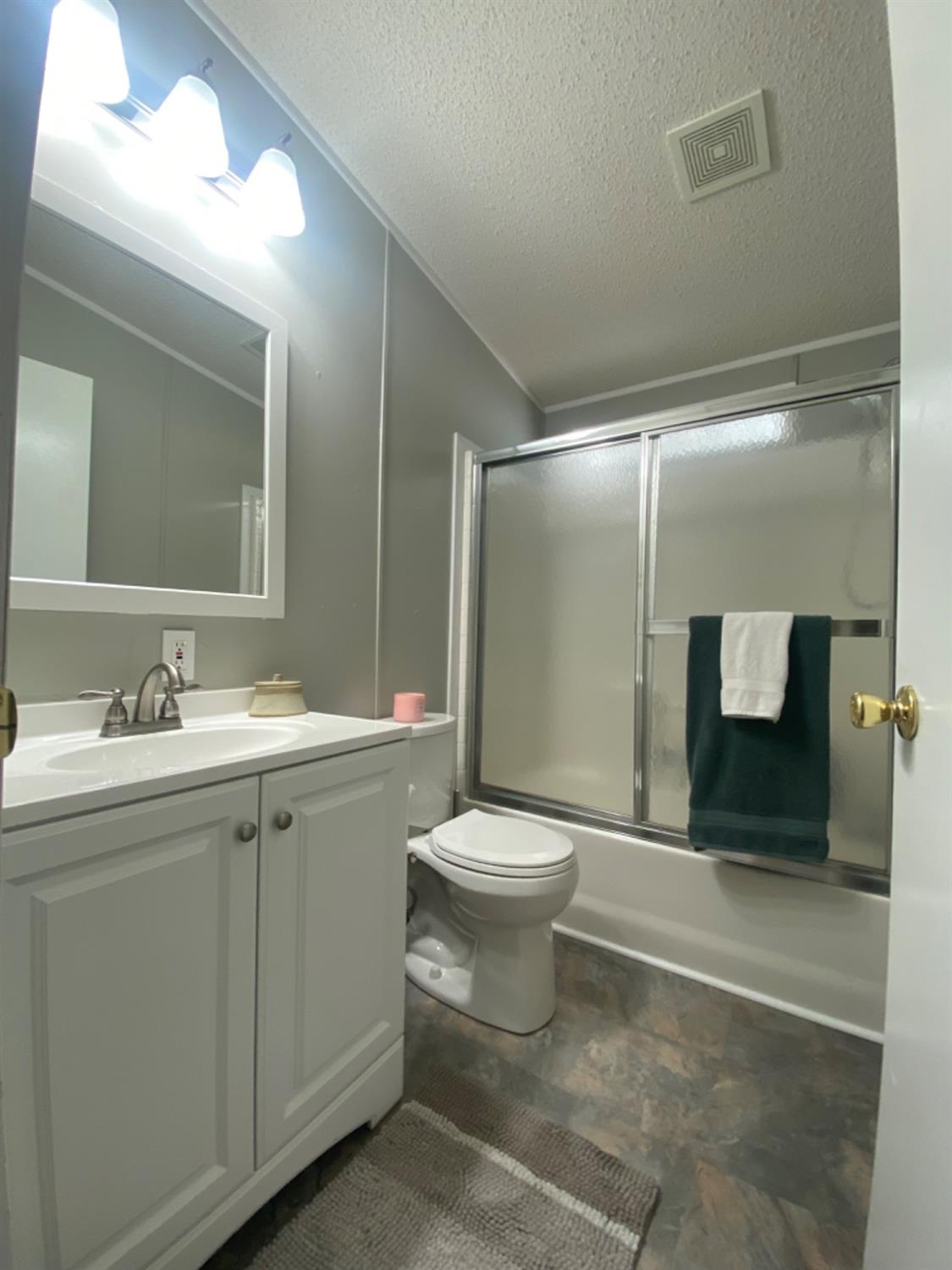 Detail Gallery Image 8 of 14 For 1830 E Yosemite Ave 210, Manteca,  CA 95336 - 3 Beds | 2 Baths