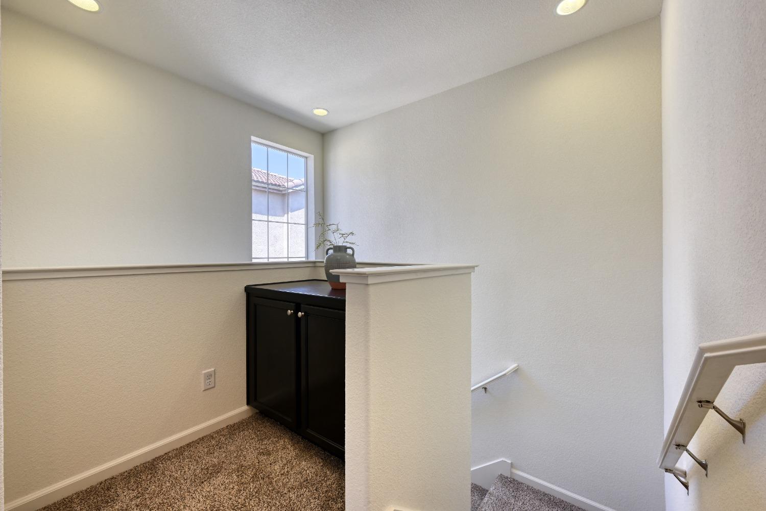 Detail Gallery Image 16 of 38 For 153 Barnhill Dr, Folsom,  CA 95630 - 3 Beds | 2/1 Baths