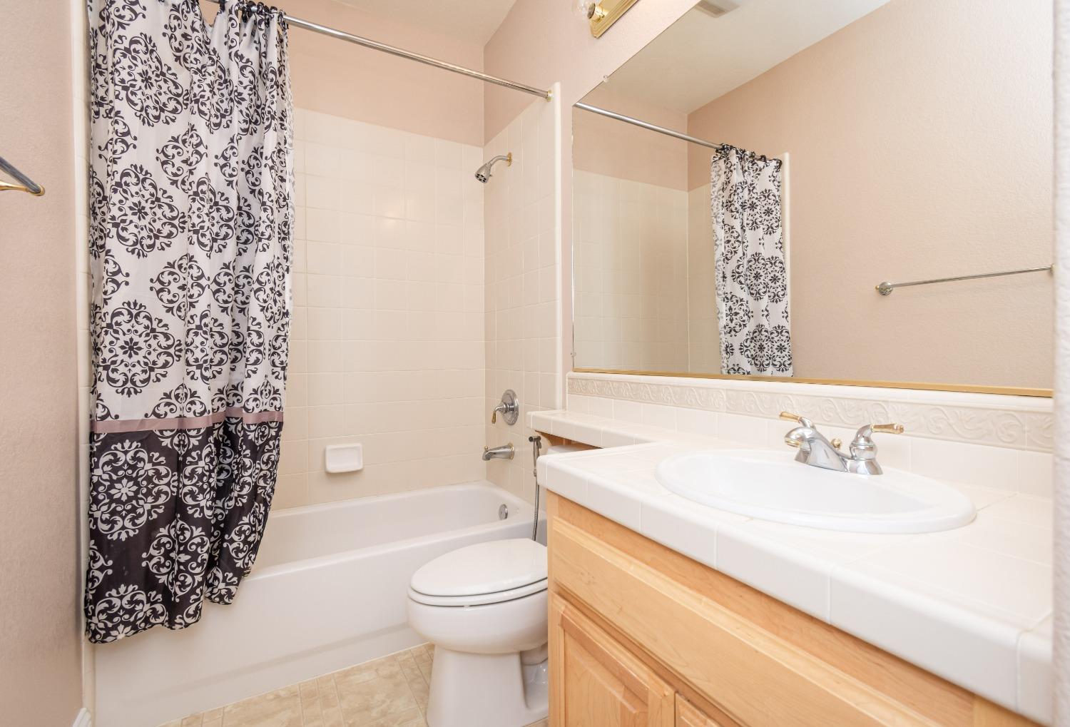 Detail Gallery Image 39 of 52 For 1641 Baines Ave, Sacramento,  CA 95835 - 4 Beds | 3/1 Baths