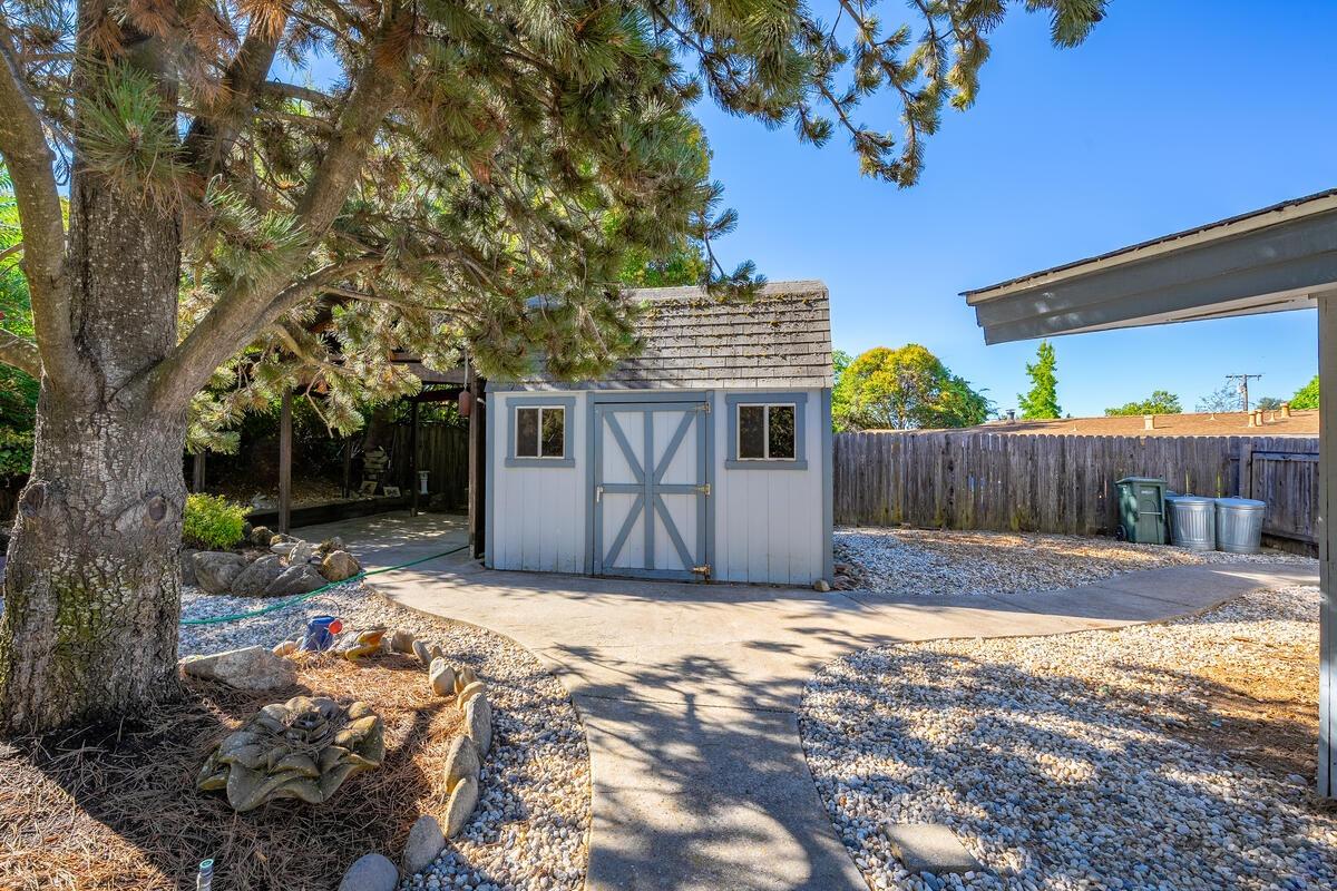 Kellie Lane, Auburn, California image 30