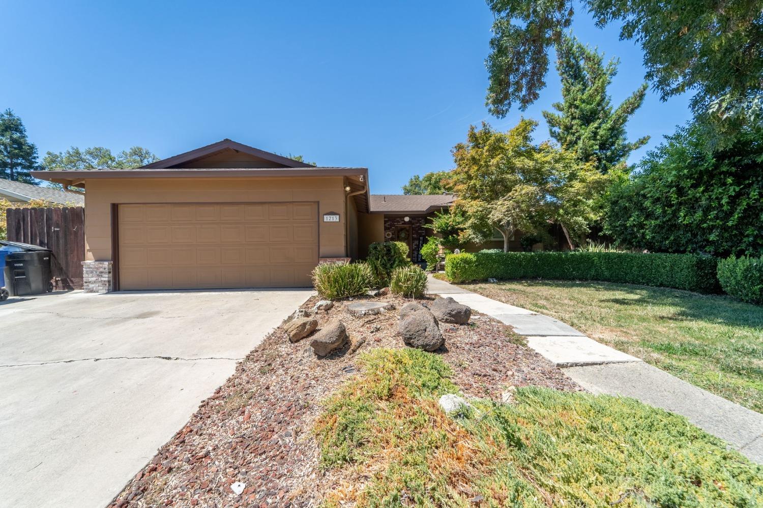 Detail Gallery Image 1 of 1 For 1213 Shady Grove Ln, Modesto,  CA 95355 - 3 Beds | 2 Baths