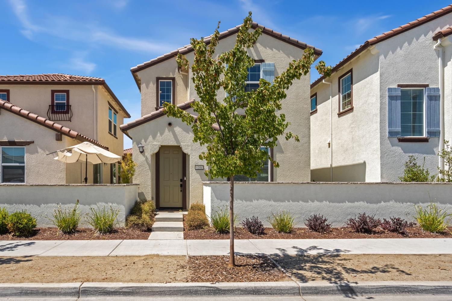 Detail Gallery Image 1 of 1 For 6104 Campus Pkwy, Roseville,  CA 95747 - 3 Beds | 2/1 Baths