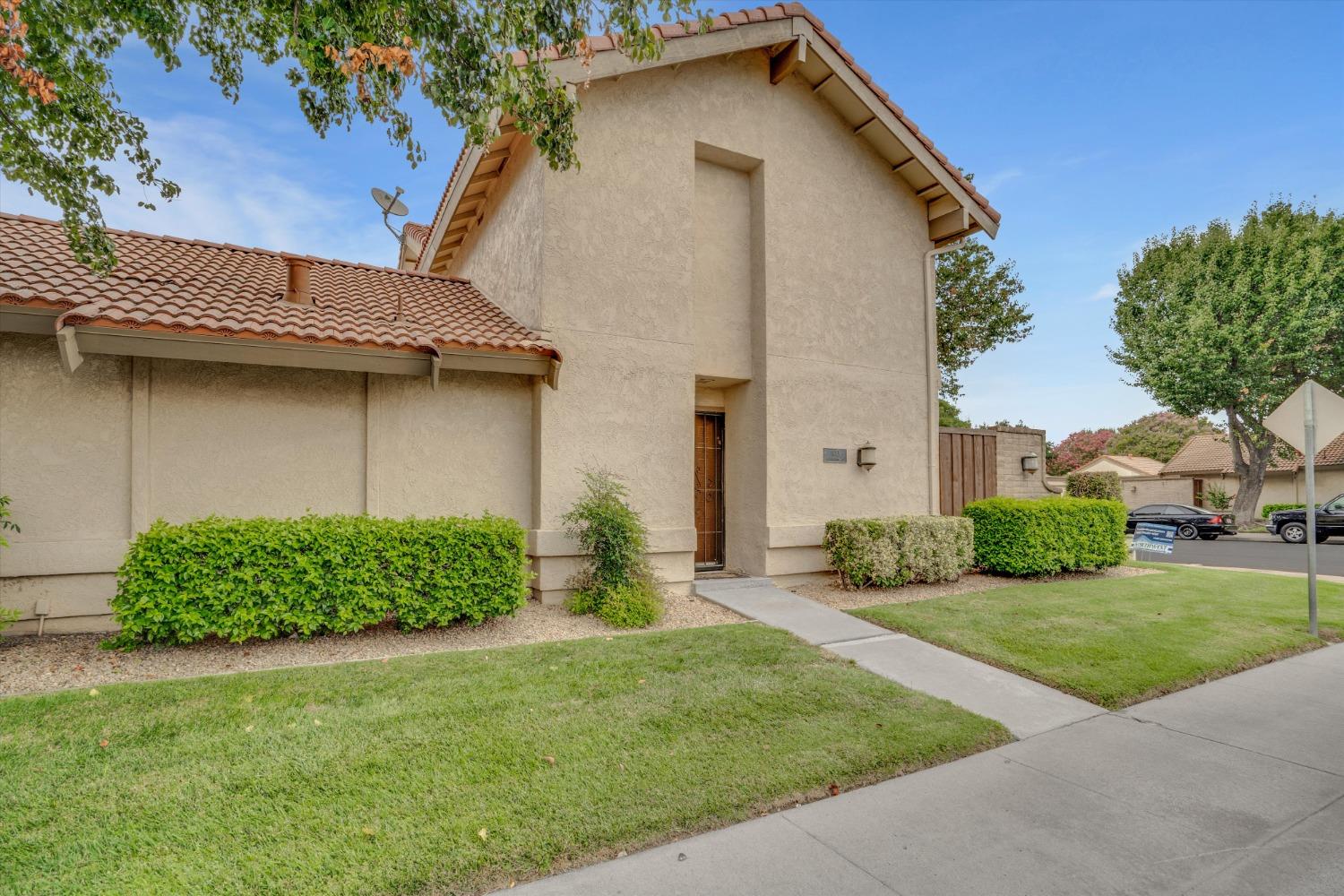 Detail Gallery Image 3 of 23 For 1013 Claremont Ct, Modesto,  CA 95356 - 2 Beds | 2/1 Baths