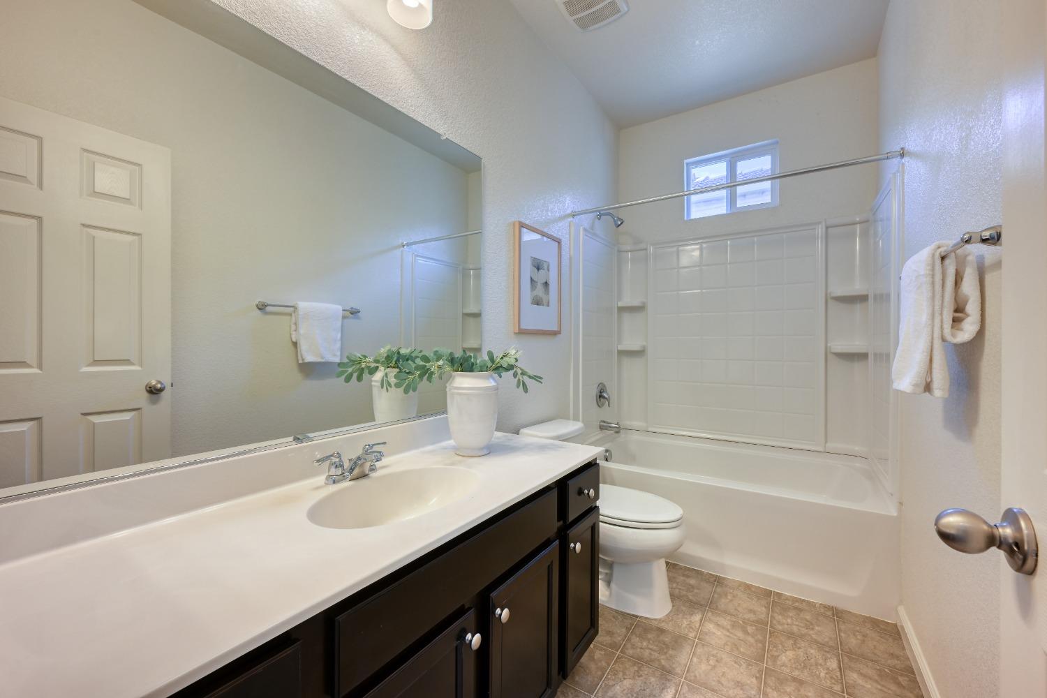 Detail Gallery Image 18 of 38 For 153 Barnhill Dr, Folsom,  CA 95630 - 3 Beds | 2/1 Baths