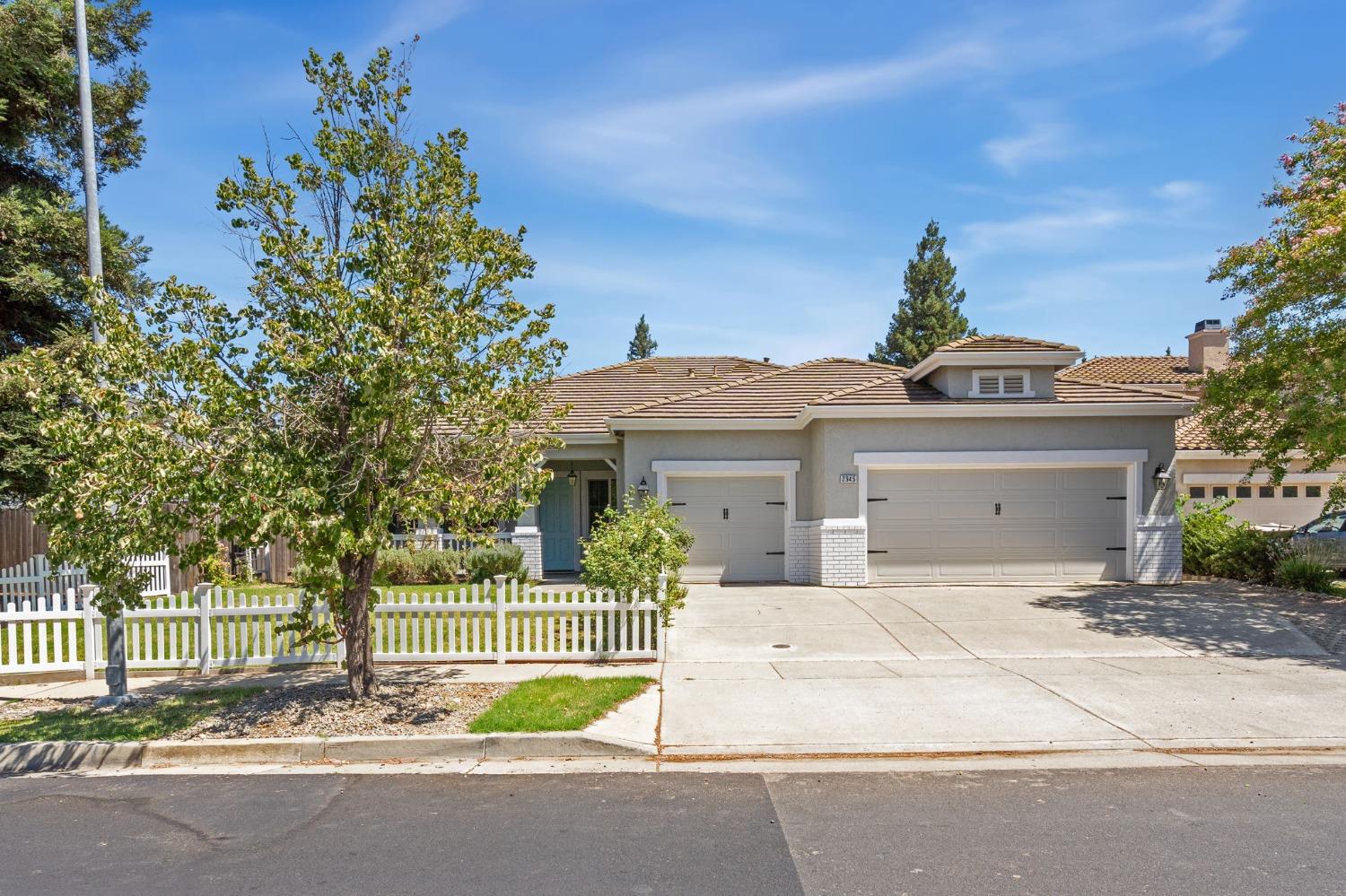 Detail Gallery Image 1 of 1 For 2945 Shasta Way, West Sacramento,  CA 95691 - 4 Beds | 2 Baths