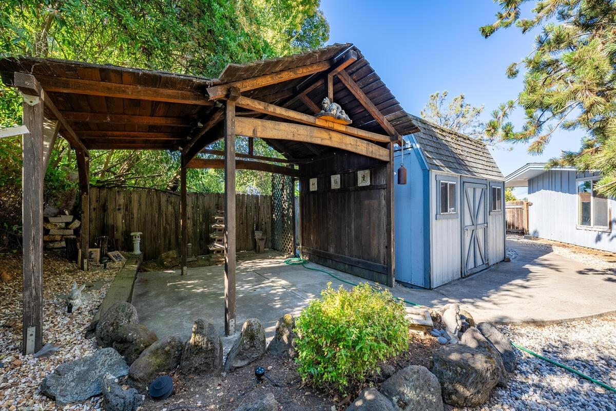 Kellie Lane, Auburn, California image 32