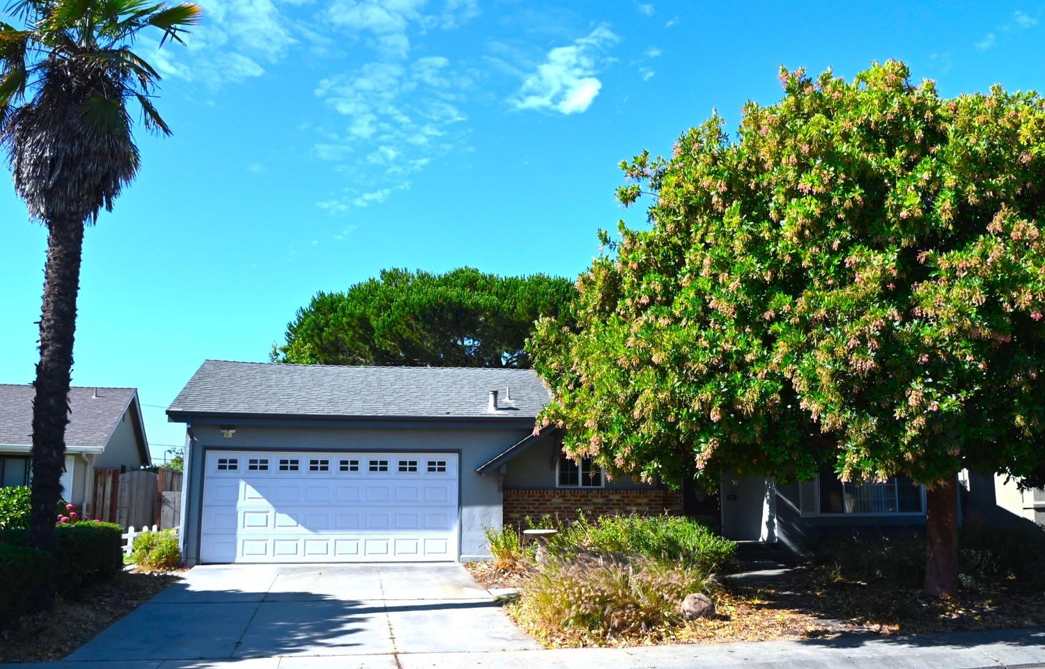 Detail Gallery Image 1 of 15 For 15 Del Rey Cir, Salinas,  CA 93901 - 4 Beds | 3 Baths