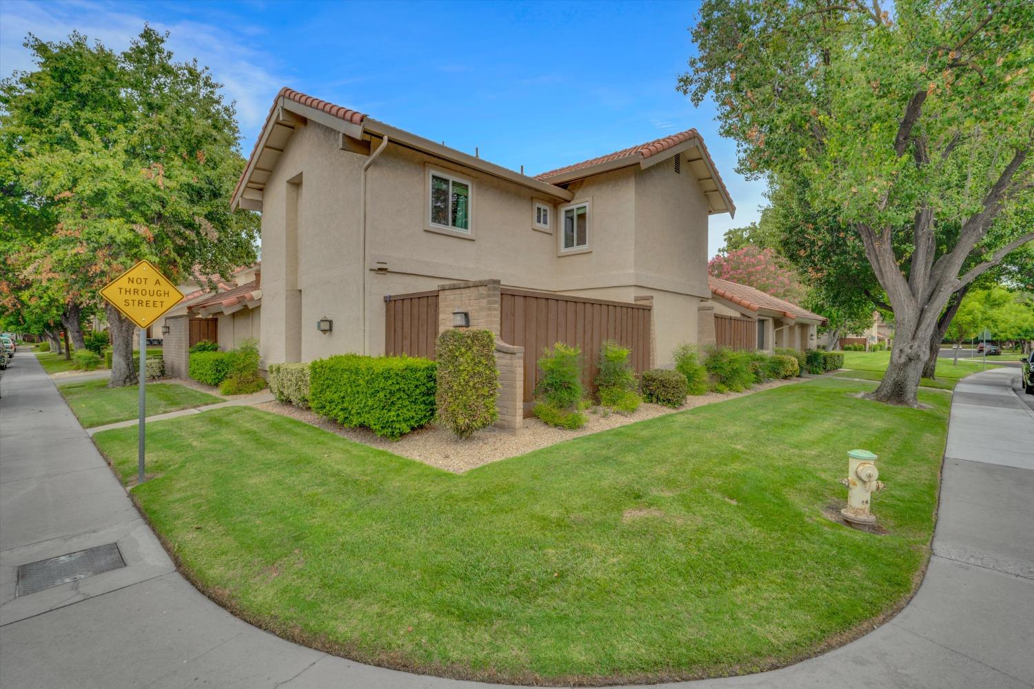 Detail Gallery Image 1 of 23 For 1013 Claremont Ct, Modesto,  CA 95356 - 2 Beds | 2/1 Baths