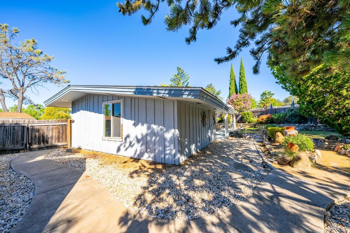 Kellie Lane, Auburn, California image 40