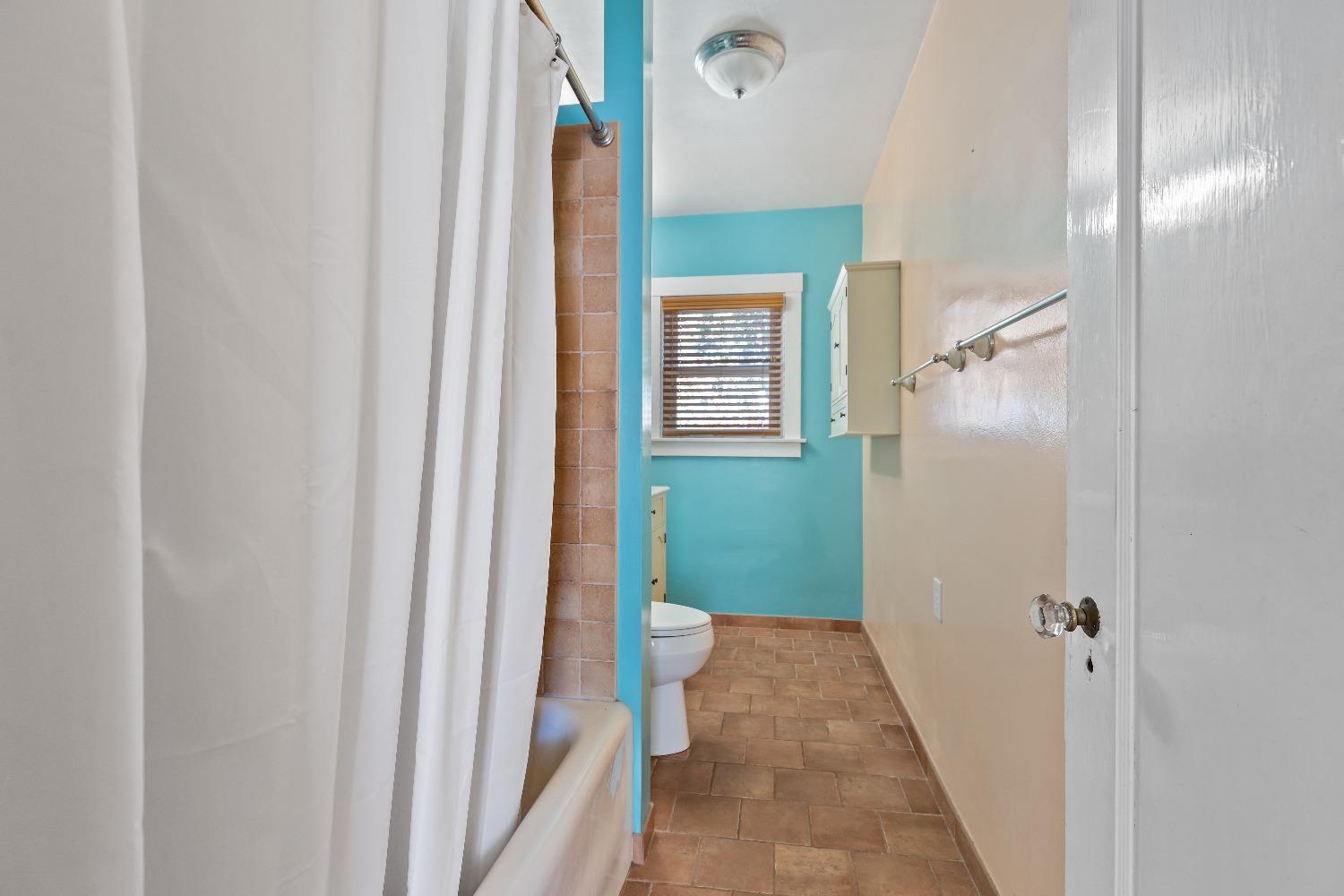 Detail Gallery Image 18 of 30 For 4861 7th Ave, Sacramento,  CA 95820 - 2 Beds | 1/1 Baths