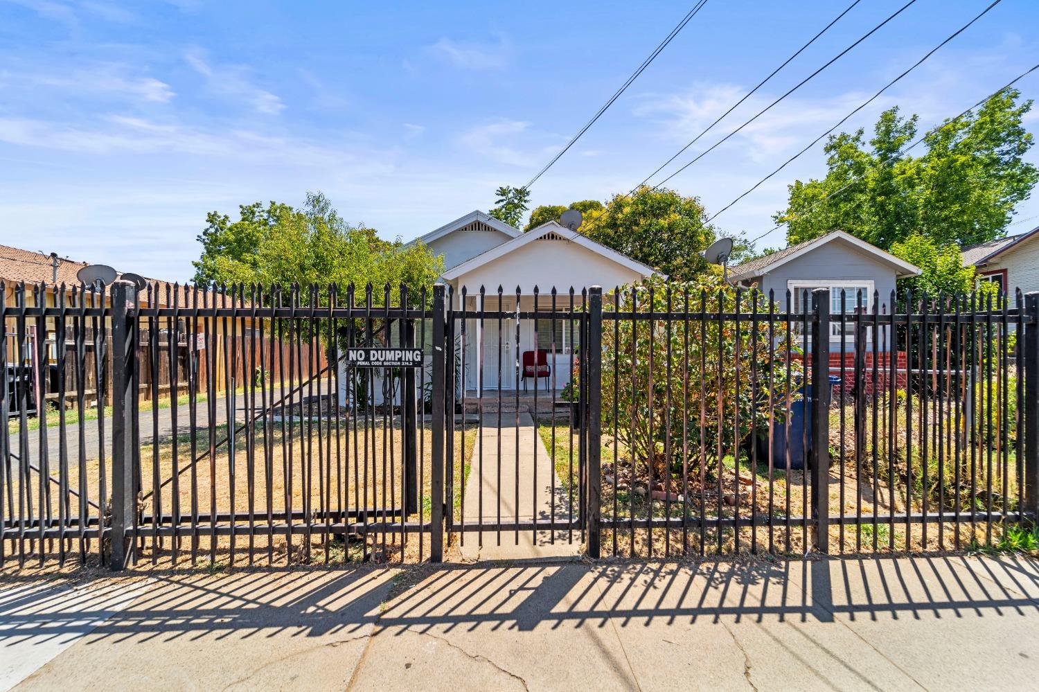 Detail Gallery Image 3 of 31 For 4724 Parker Ave, Sacramento,  CA 95820 - – Beds | – Baths