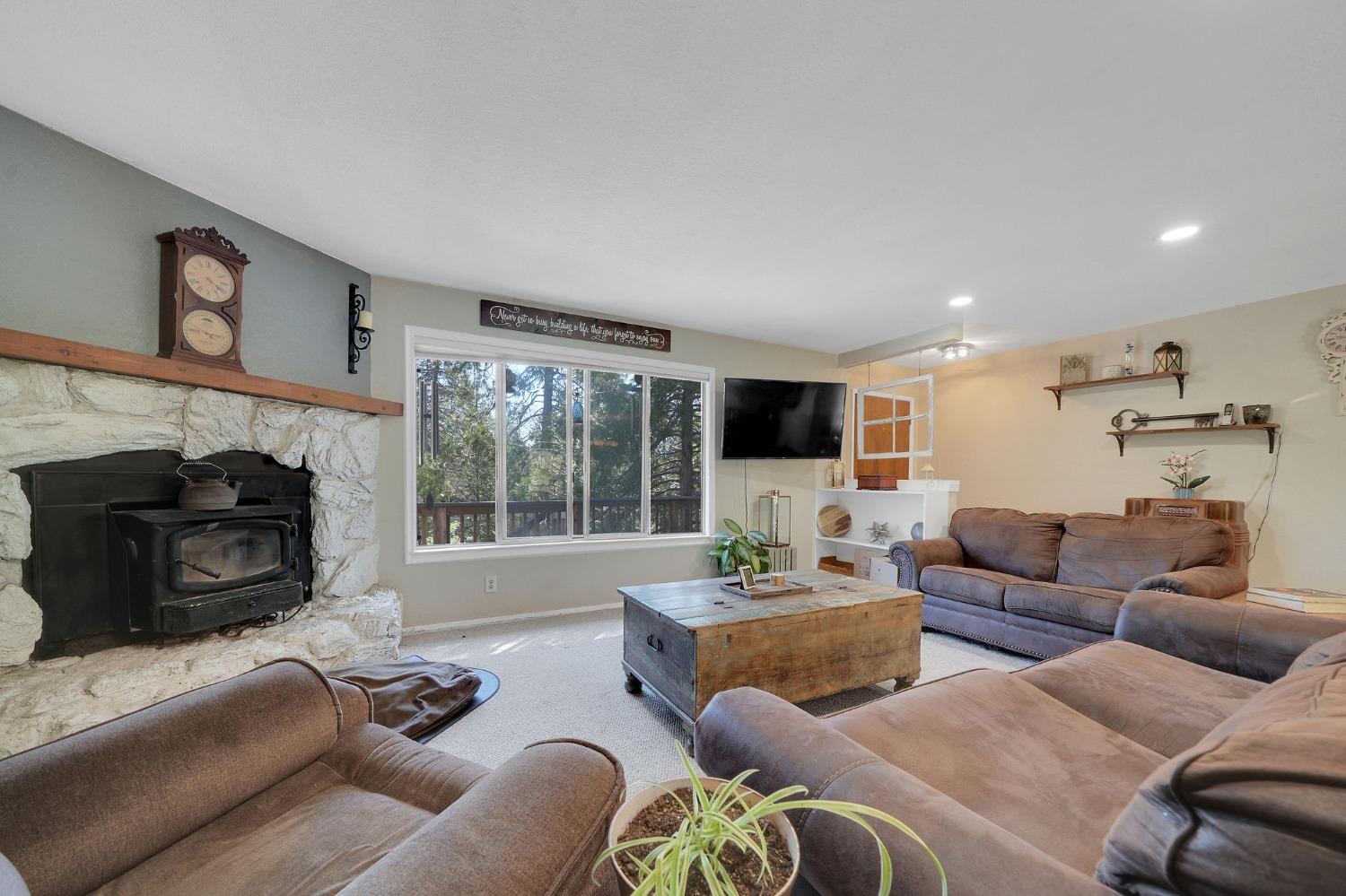 Detail Gallery Image 10 of 43 For 16703 Silver Dr, Pioneer,  CA 95666 - 3 Beds | 2 Baths