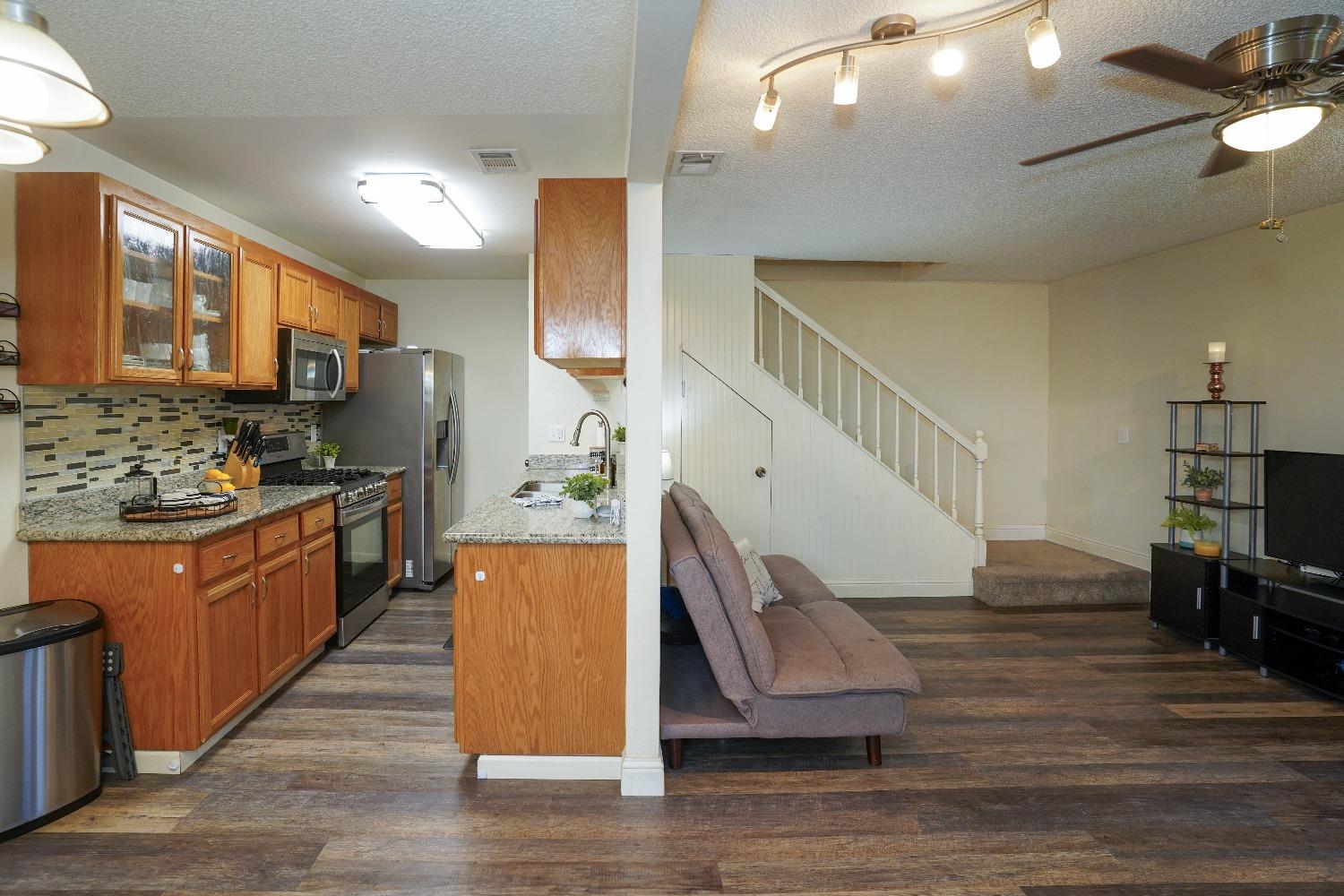 Detail Gallery Image 9 of 27 For 4762 Greenholme Dr #2,  Sacramento,  CA 95842 - 2 Beds | 1 Baths