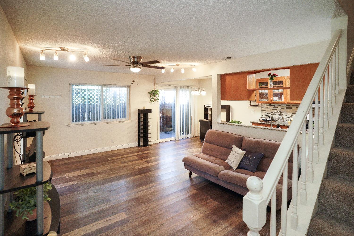 Detail Gallery Image 5 of 27 For 4762 Greenholme Dr #2,  Sacramento,  CA 95842 - 2 Beds | 1 Baths