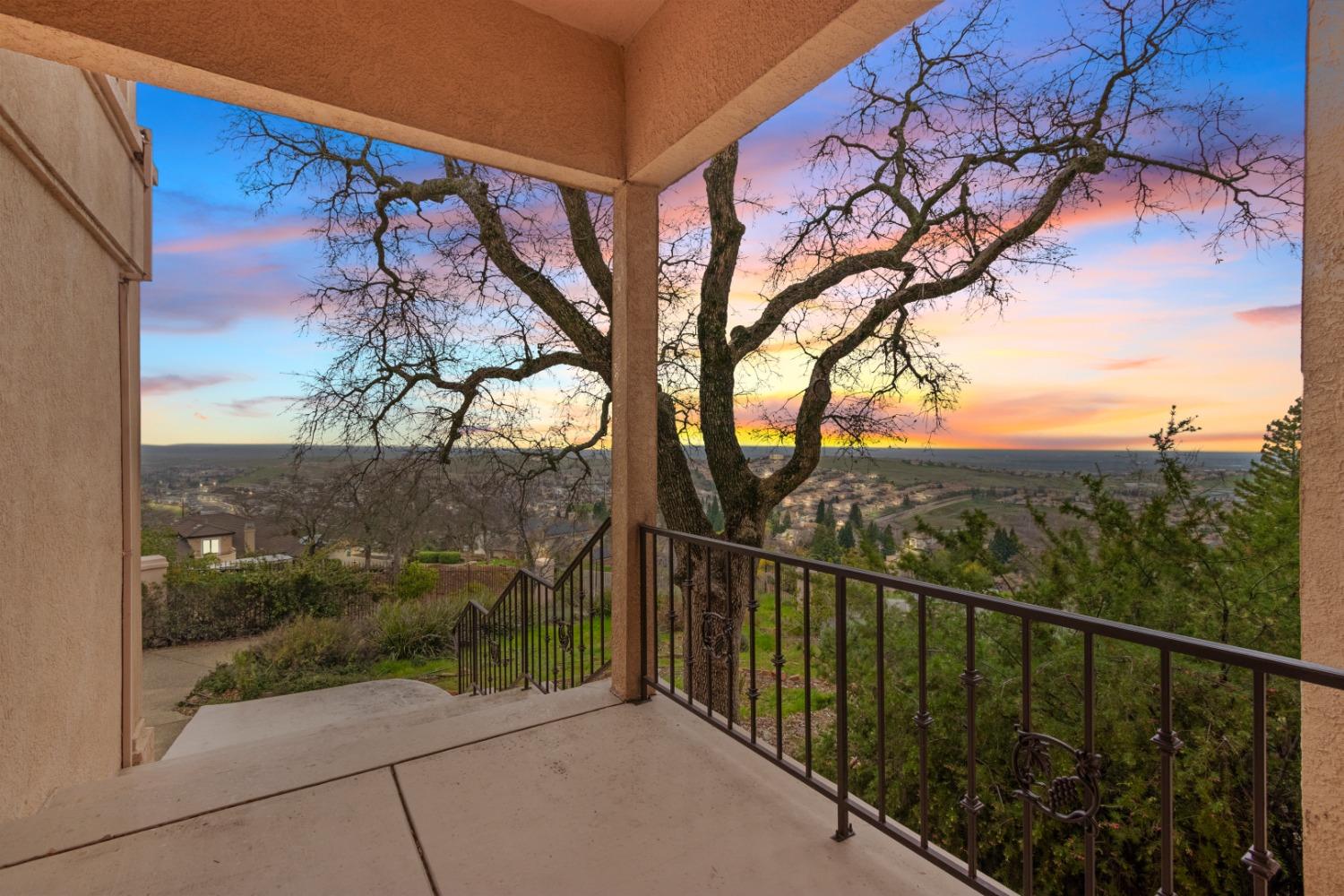 Detail Gallery Image 8 of 83 For 1807 Barcelona Ct, El Dorado Hills,  CA 95762 - 6 Beds | 5/2 Baths