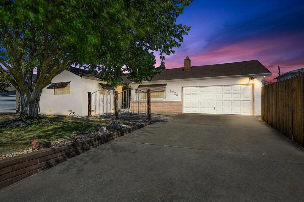 Detail Gallery Image 1 of 1 For 6780 9th Ave, Sacramento,  CA 95820 - 2 Beds | 2 Baths