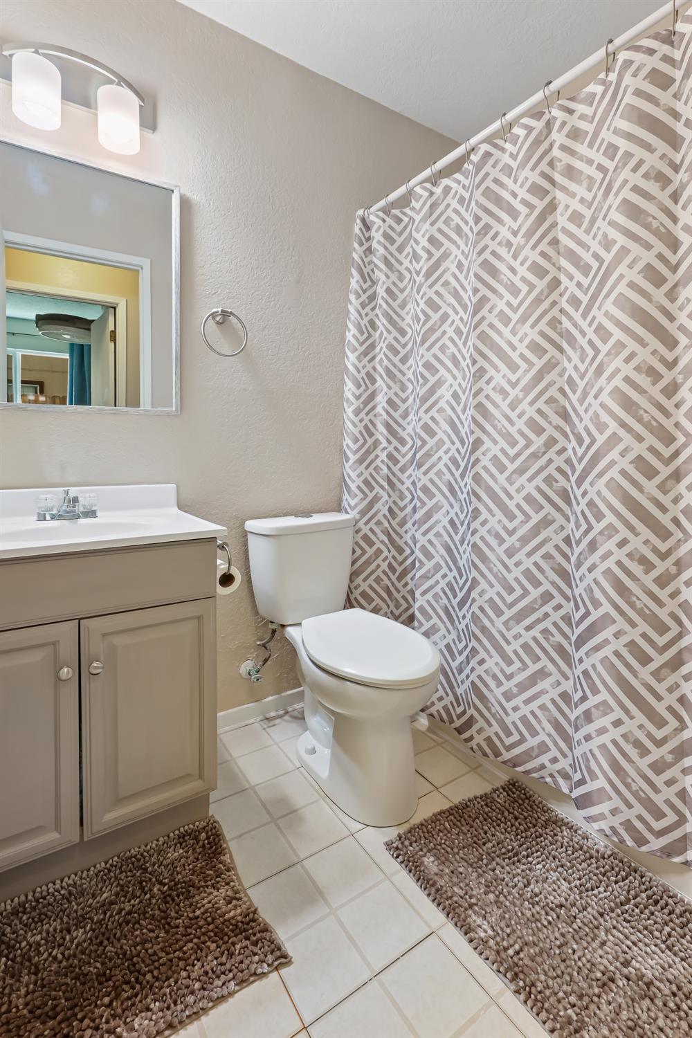 Detail Gallery Image 19 of 27 For 2427 Sandalwood Dr, Stockton,  CA 95210 - 4 Beds | 2 Baths