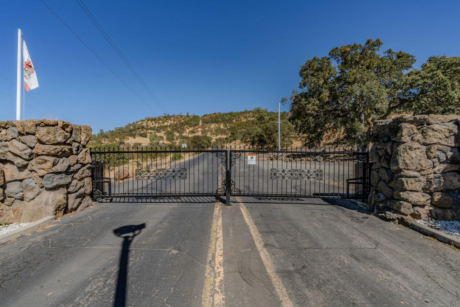 Rosebud Drive, Jamestown, California image 5