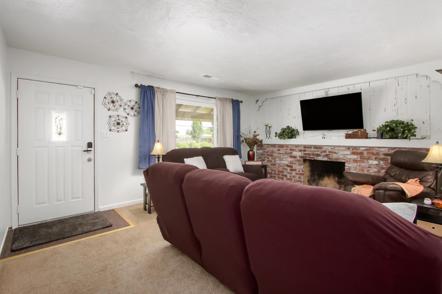 Detail Gallery Image 33 of 39 For 4065 Manhattan Cir, Sacramento,  CA 95823 - 4 Beds | 2 Baths