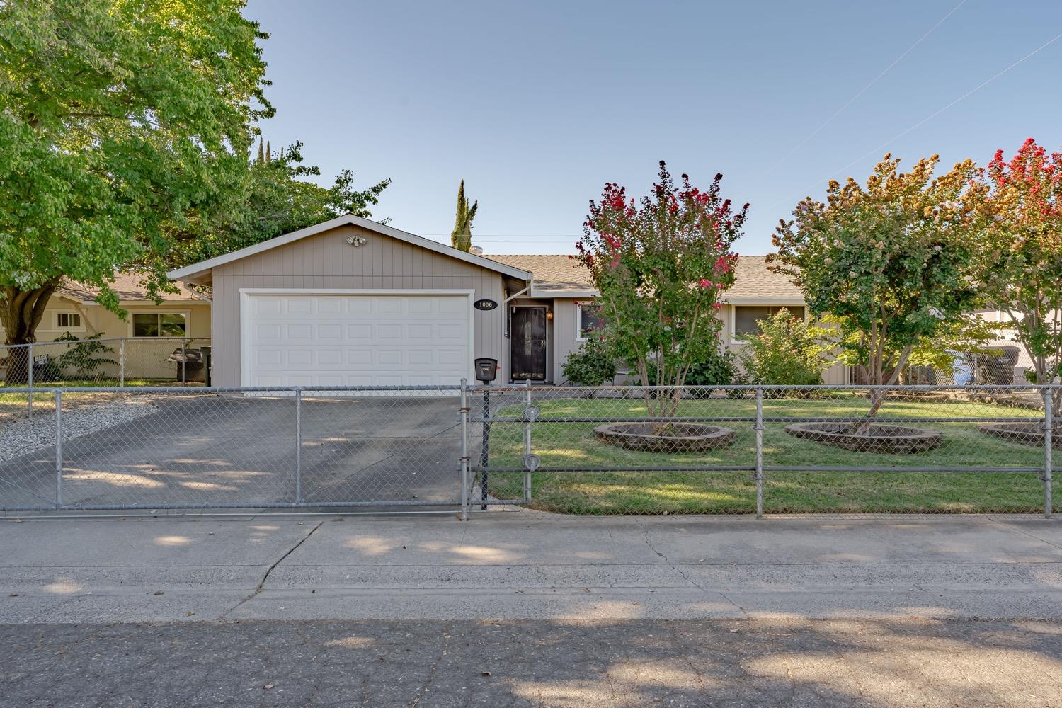 Detail Gallery Image 1 of 1 For 1006 Lomita Way, Rio Linda,  CA 95673 - 4 Beds | 2 Baths