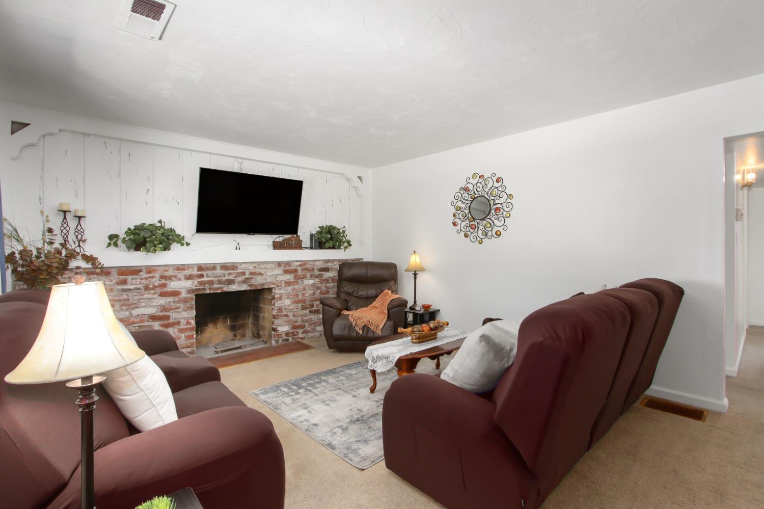 Detail Gallery Image 34 of 39 For 4065 Manhattan Cir, Sacramento,  CA 95823 - 4 Beds | 2 Baths