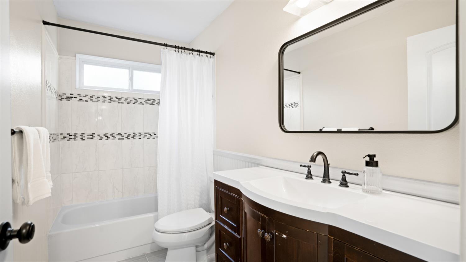 Detail Gallery Image 32 of 45 For 1307 Mossbrook Ct, Roseville,  CA 95661 - 3 Beds | 2 Baths