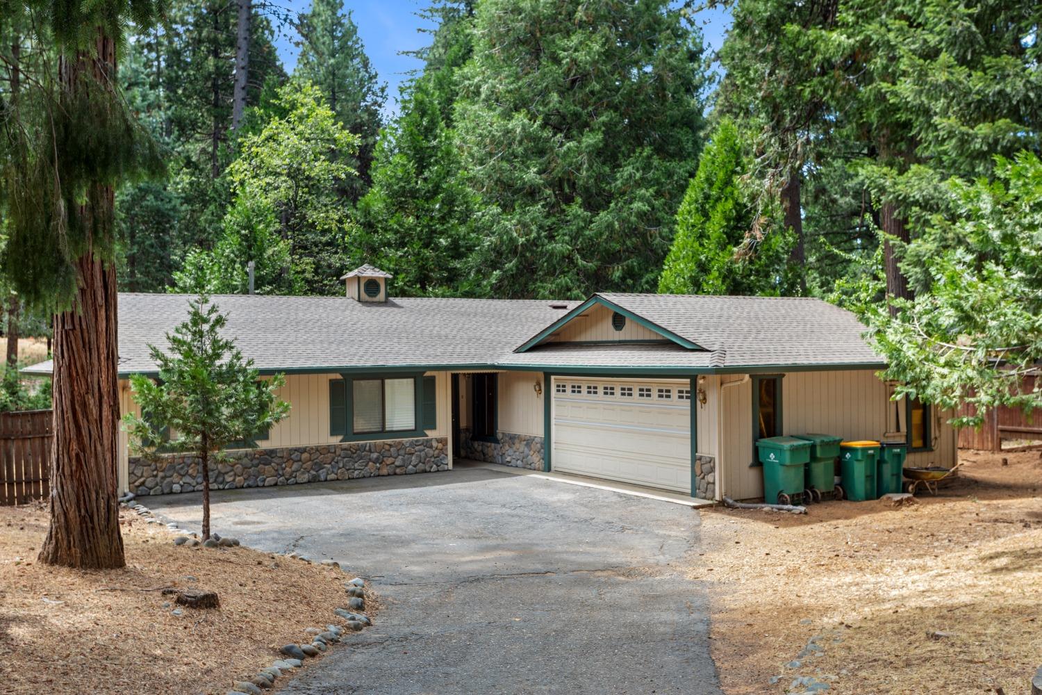 Detail Gallery Image 1 of 1 For 5615 Lupin Ln, Pollock Pines,  CA 95726 - 3 Beds | 2 Baths