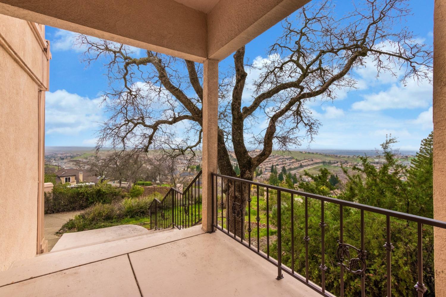 Detail Gallery Image 2 of 83 For 1807 Barcelona Ct, El Dorado Hills,  CA 95762 - 6 Beds | 5/2 Baths