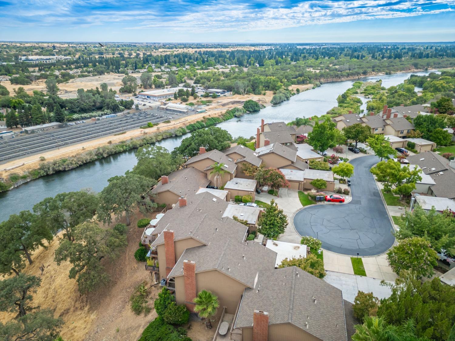 Detail Gallery Image 33 of 40 For 8960 Bluff Ln, Fair Oaks,  CA 95628 - 3 Beds | 2/1 Baths