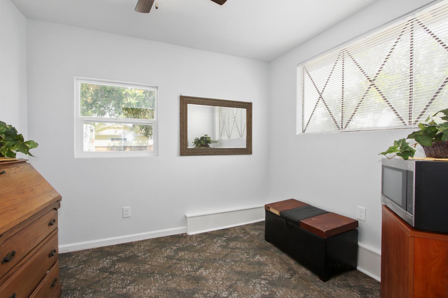 Detail Gallery Image 16 of 39 For 4065 Manhattan Cir, Sacramento,  CA 95823 - 4 Beds | 2 Baths