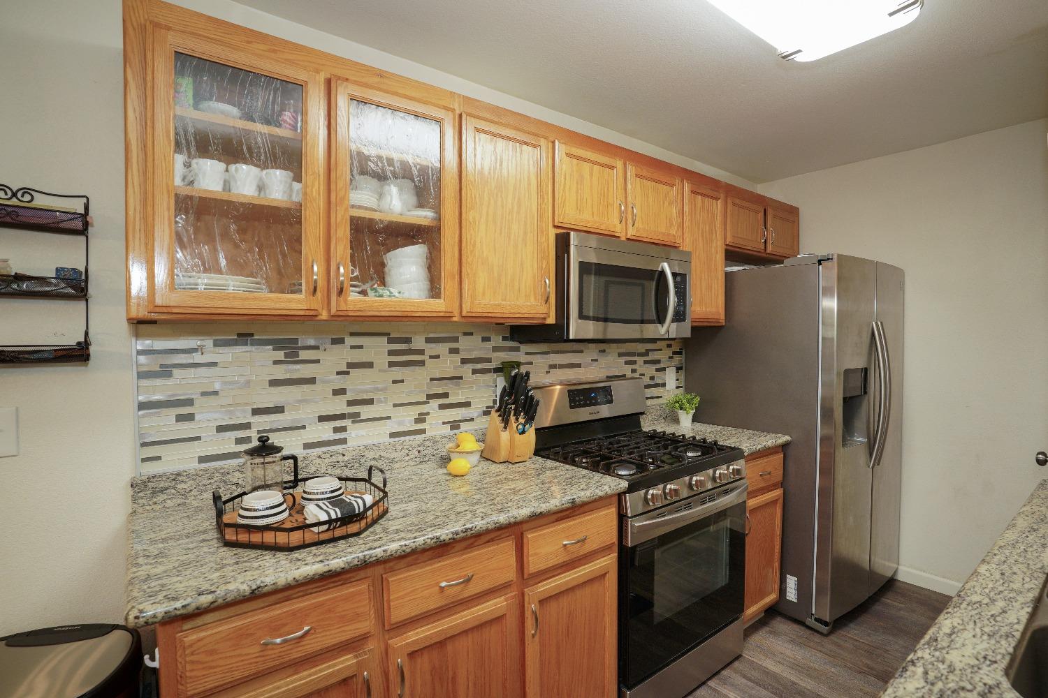 Detail Gallery Image 12 of 27 For 4762 Greenholme Dr #2,  Sacramento,  CA 95842 - 2 Beds | 1 Baths