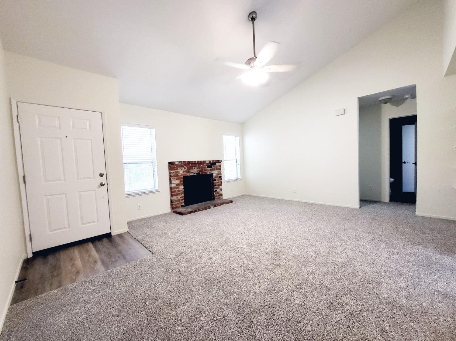 Detail Gallery Image 4 of 28 For 9125 Newhall #27,  Sacramento,  CA 95826 - 2 Beds | 1 Baths