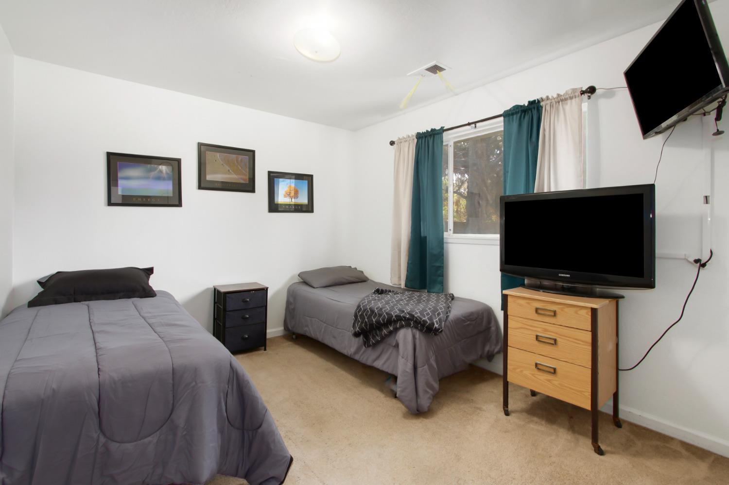 Detail Gallery Image 12 of 39 For 4065 Manhattan Cir, Sacramento,  CA 95823 - 4 Beds | 2 Baths