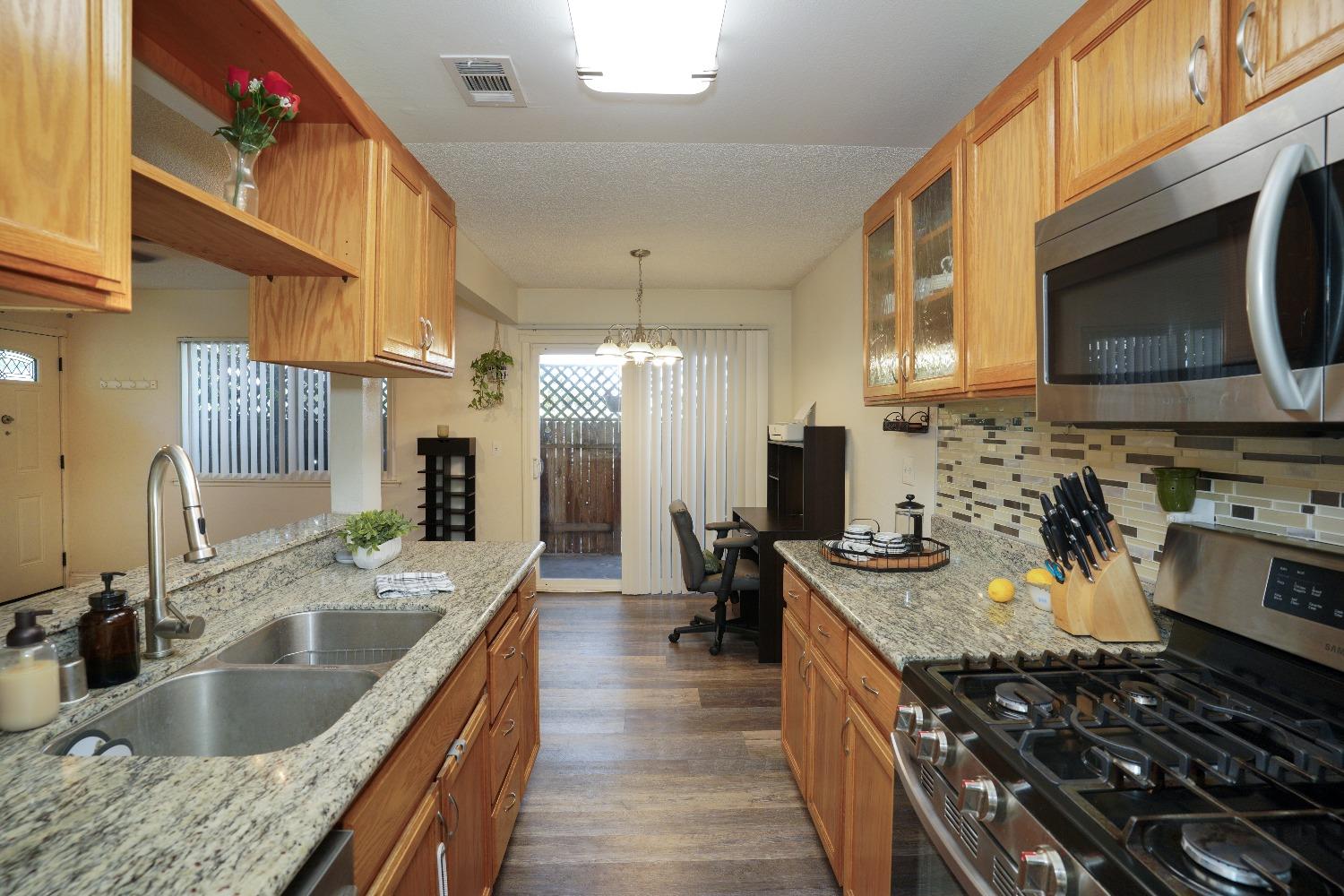 Detail Gallery Image 14 of 27 For 4762 Greenholme Dr #2,  Sacramento,  CA 95842 - 2 Beds | 1 Baths