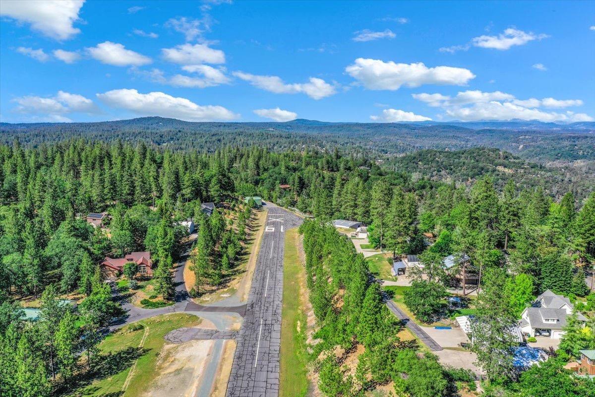 Detail Gallery Image 39 of 52 For 17424 Airport Ave, Grass Valley,  CA 95949 - 4 Beds | 2/1 Baths