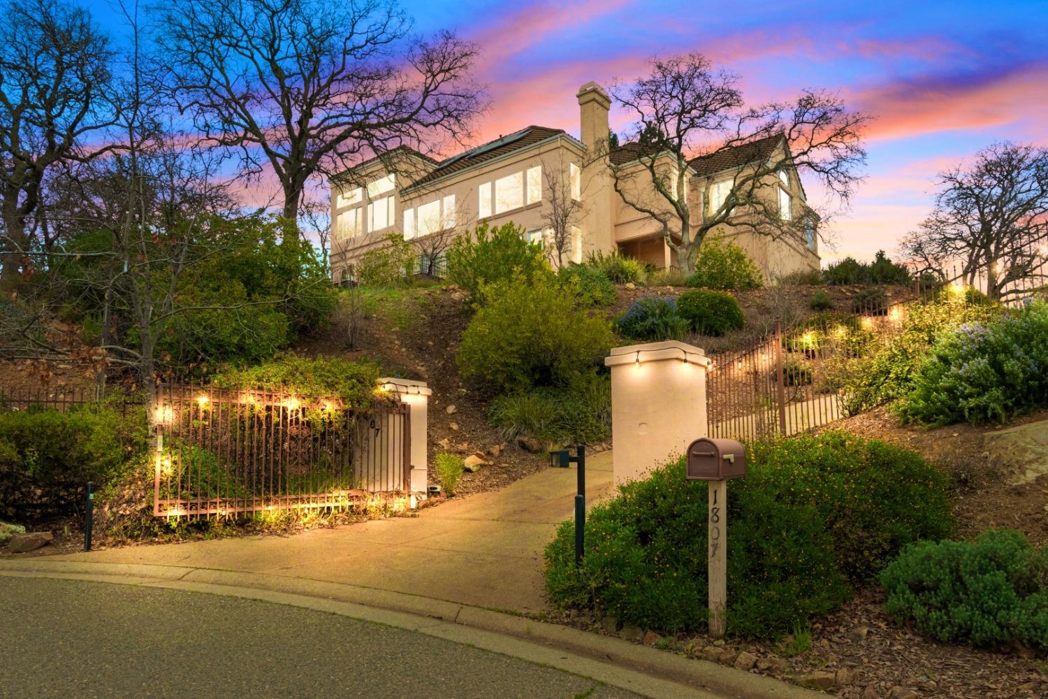 Detail Gallery Image 4 of 83 For 1807 Barcelona Ct, El Dorado Hills,  CA 95762 - 6 Beds | 5/2 Baths