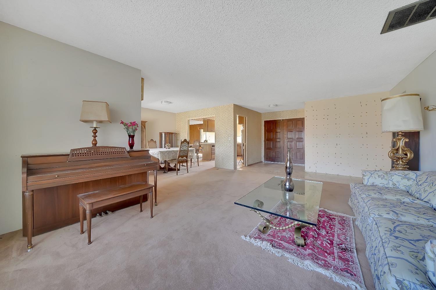 Detail Gallery Image 11 of 68 For 5613 Fritzi Ct, Fair Oaks,  CA 95628 - 4 Beds | 2/1 Baths