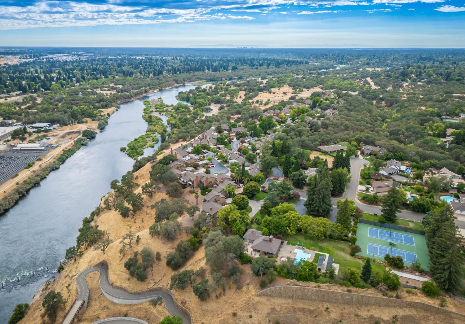 Detail Gallery Image 35 of 40 For 8960 Bluff Ln, Fair Oaks,  CA 95628 - 3 Beds | 2/1 Baths