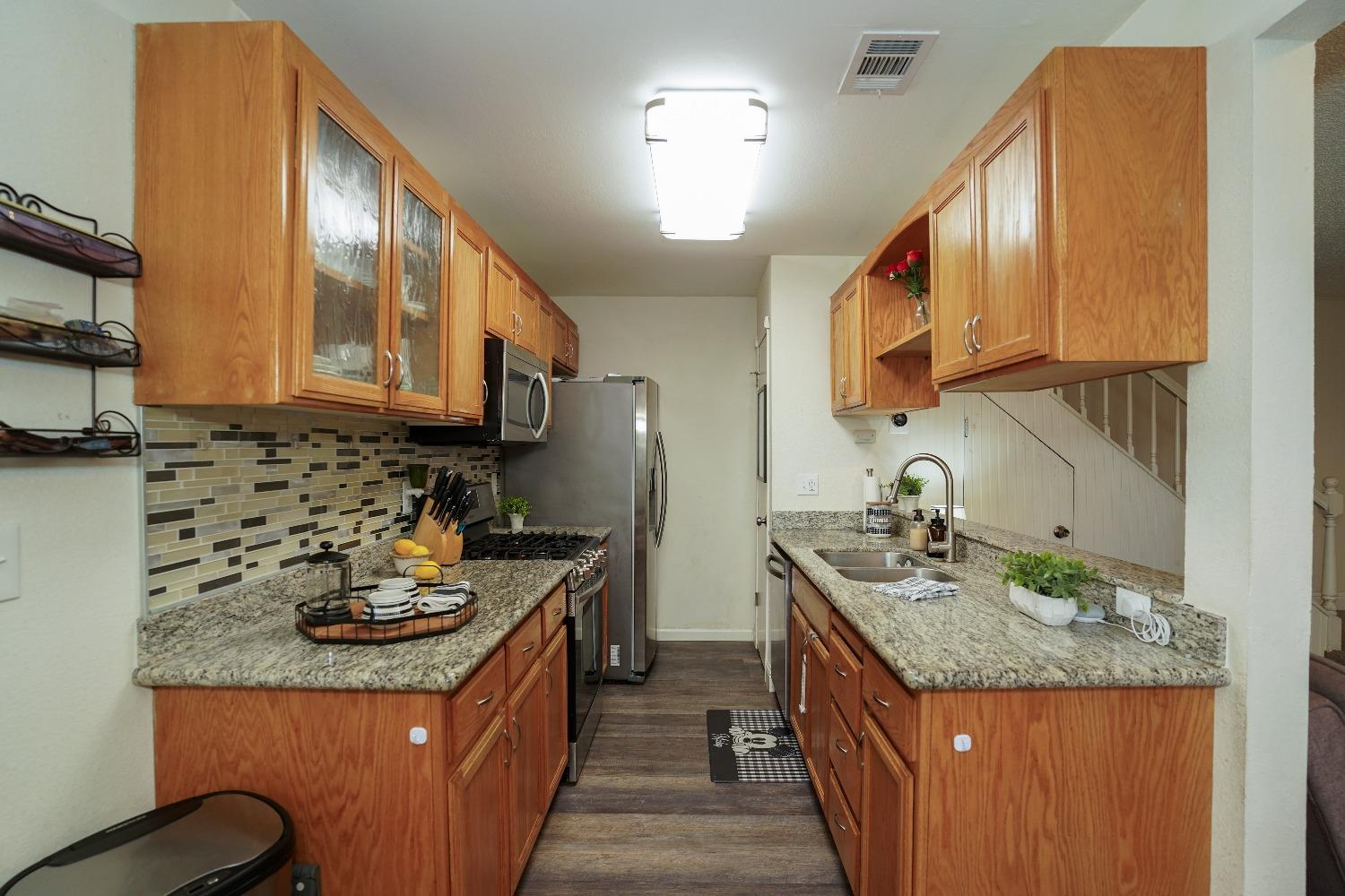 Detail Gallery Image 10 of 27 For 4762 Greenholme Dr #2,  Sacramento,  CA 95842 - 2 Beds | 1 Baths