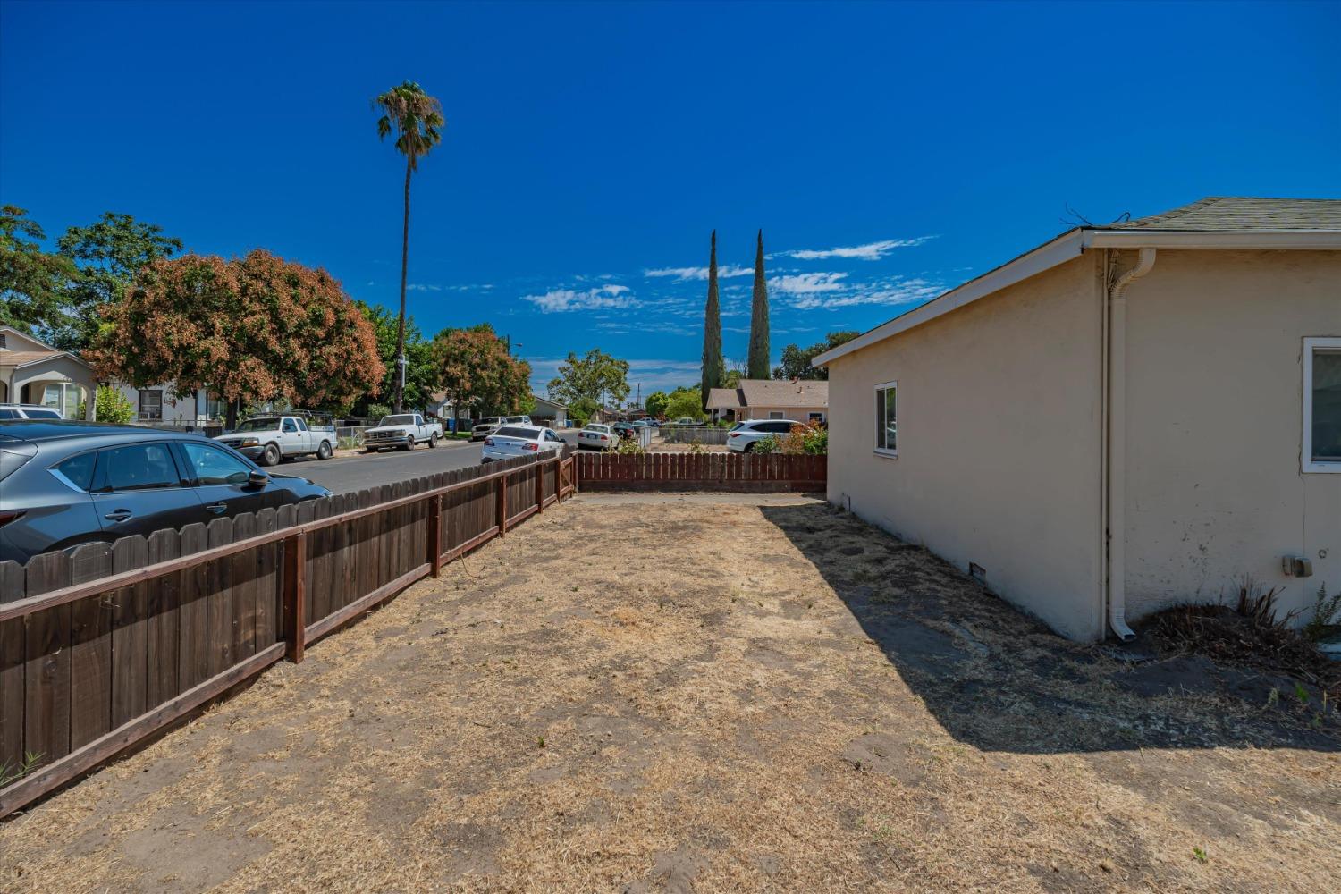 Detail Gallery Image 2 of 33 For 306 Veach, Manteca,  CA 95337 - 3 Beds | 1/2 Baths