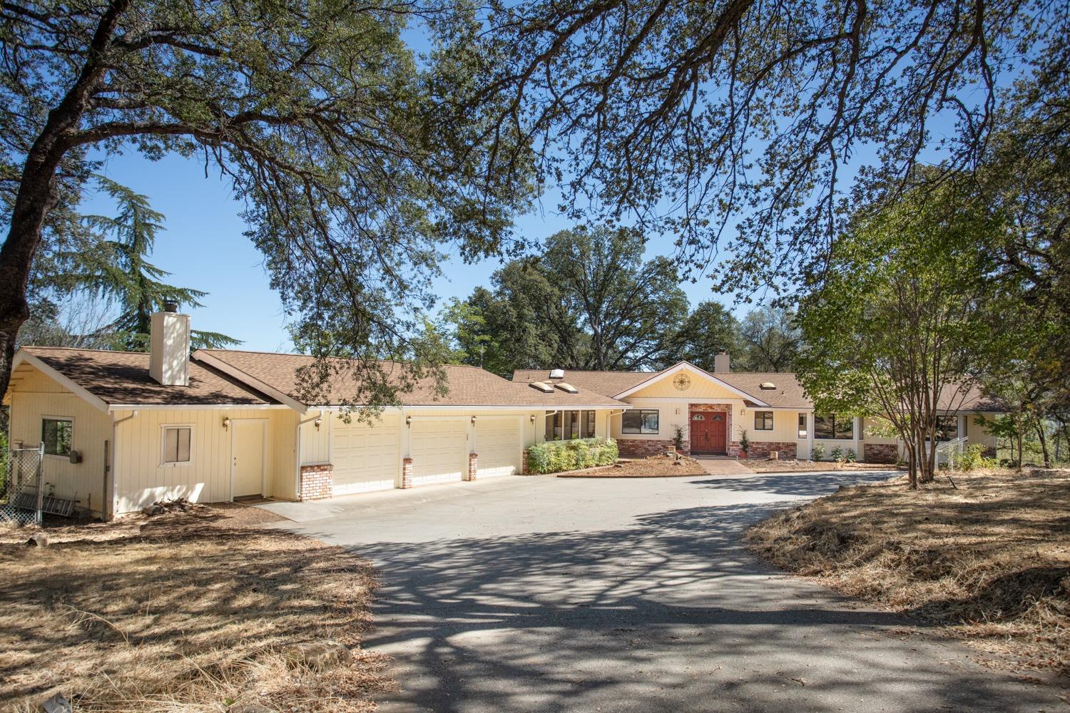 Detail Gallery Image 1 of 69 For 13710 Oakknoll Ct, Penn Valley,  CA 95946 - 3 Beds | 2/1 Baths