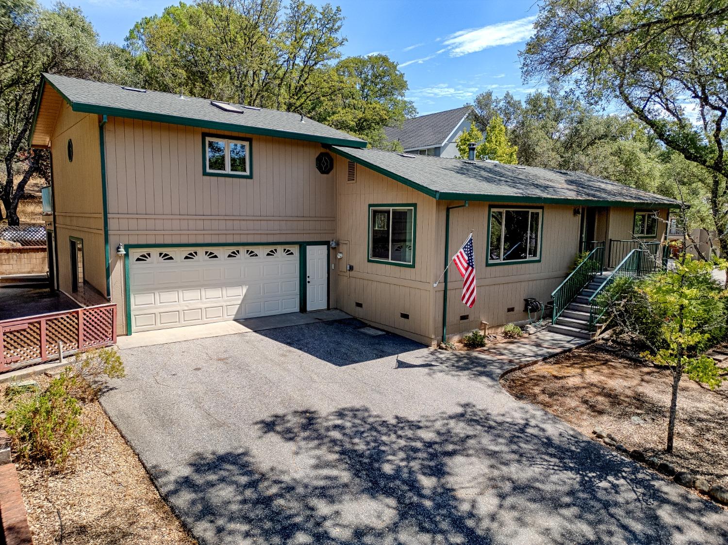 Detail Gallery Image 1 of 1 For 23432 Rolling Hills Ct, Auburn,  CA 95602 - 3 Beds | 2 Baths