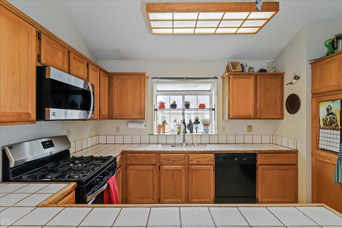 Detail Gallery Image 10 of 29 For 2829 Sand Stone St, Modesto,  CA 95355 - 3 Beds | 2 Baths