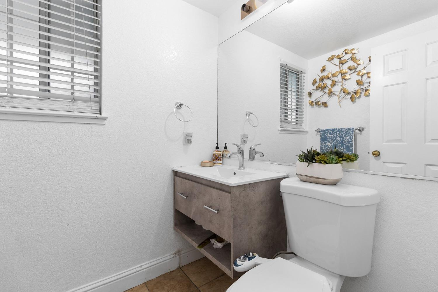 Detail Gallery Image 25 of 29 For 255 E Mount Diablo Ave, Tracy,  CA 95376 - 3 Beds | 2/1 Baths