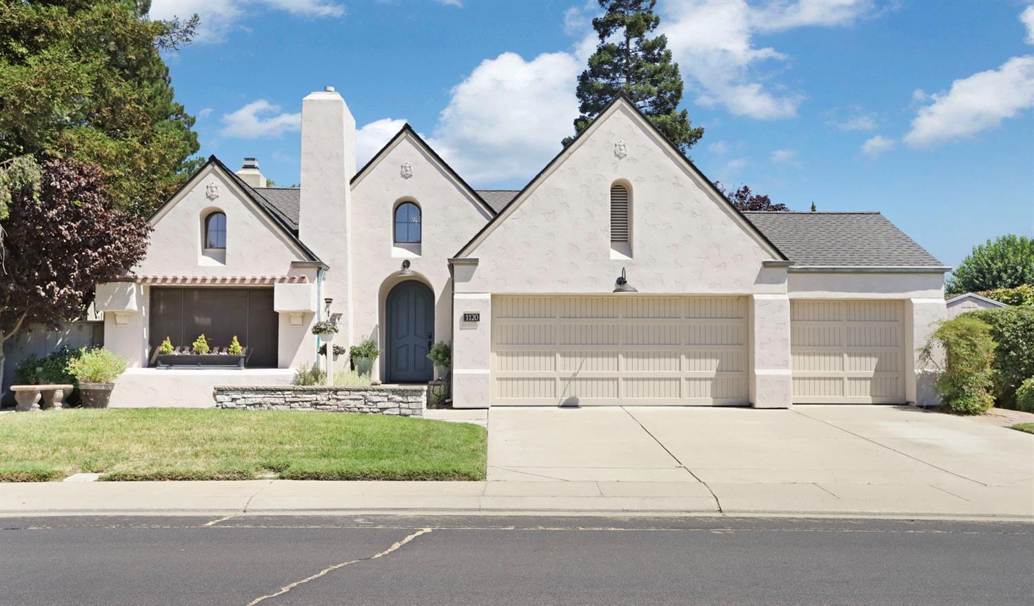 Detail Gallery Image 1 of 55 For 1120 Sonora Ave, Manteca,  CA 95337 - 3 Beds | 2 Baths