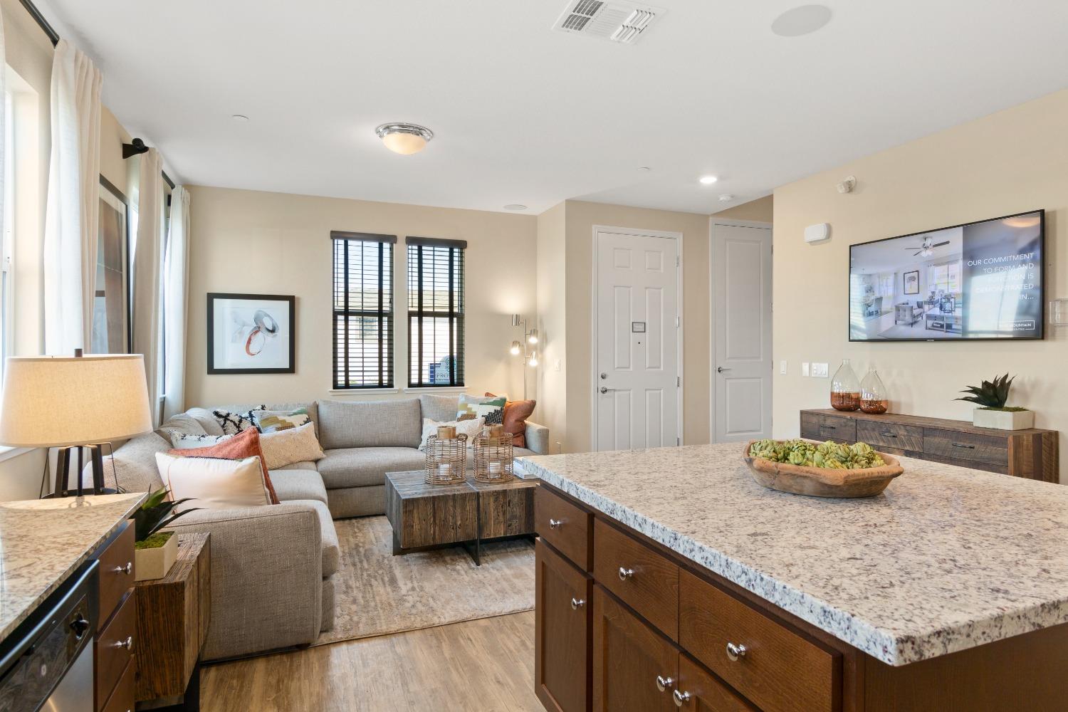 Detail Gallery Image 10 of 18 For 4481 Saone Walk, Sacramento,  CA 95834 - 3 Beds | 2/1 Baths